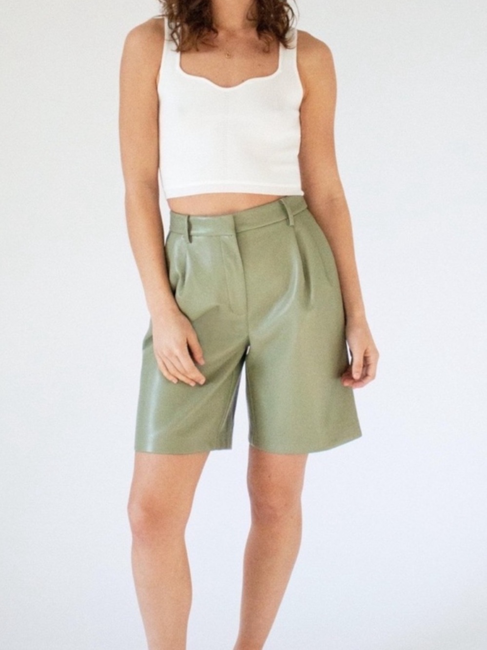 Aritzia Wilfred Limerick Shorts Green Leather Bermuda
